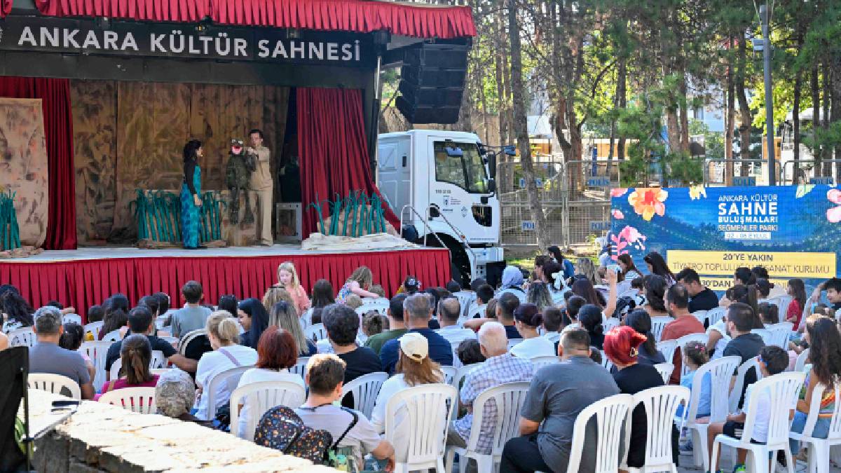 Seğmenler Parkı kültür ve sanatın adresi oldu