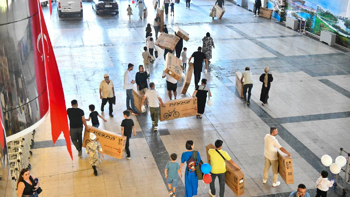 Ankara’da sünnet şöleni coşkusu: 1.000 çocuğa bisiklet hediye edildi
