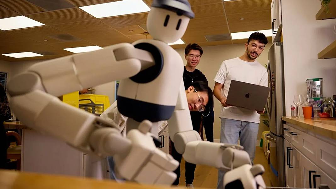 Çinli otomotiv devleri robotik sektörüne giriyor: Evler için ucuz insansı robot üretimi başlıyor