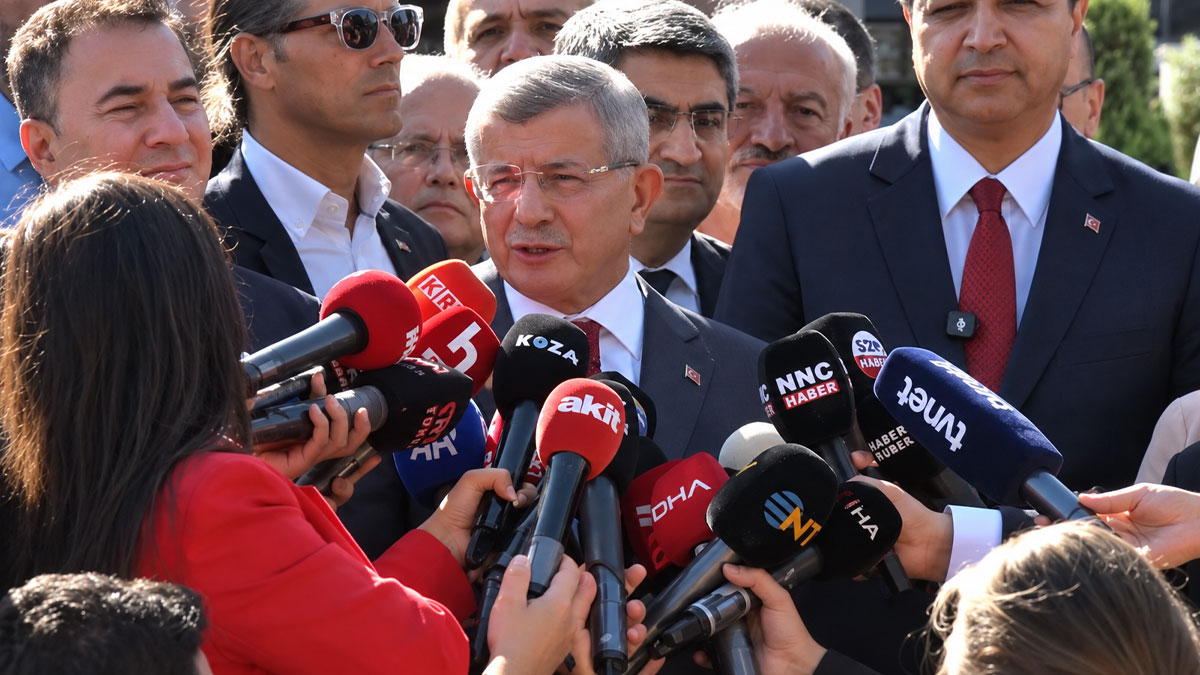 Davutoğlu’nun savcılık ifadesi: Sözlerimin arkasındayım, hakaret etmedim, hesap sordum