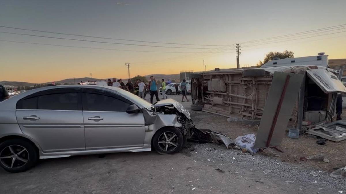 Kırıkkale’de işçi servisi ile otomobil çarpıştı: 14 yaralı