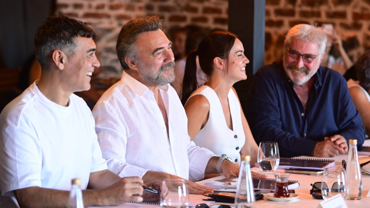 Oktay Kaynarca, Fahriye Evcen Erdal Özyağcılar ve Caner Cindoruk aynı dizide: ‘Hamal’ oyuncuları okuma provasında buluştu
