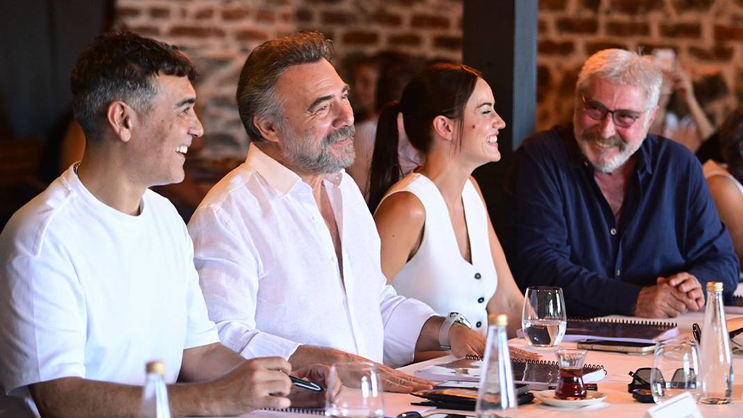 Oktay Kaynarca, Fahriye Evcen Erdal Özyağcılar ve Caner Cindoruk aynı dizide: ‘Hamal’ oyuncuları okuma provasında buluştu