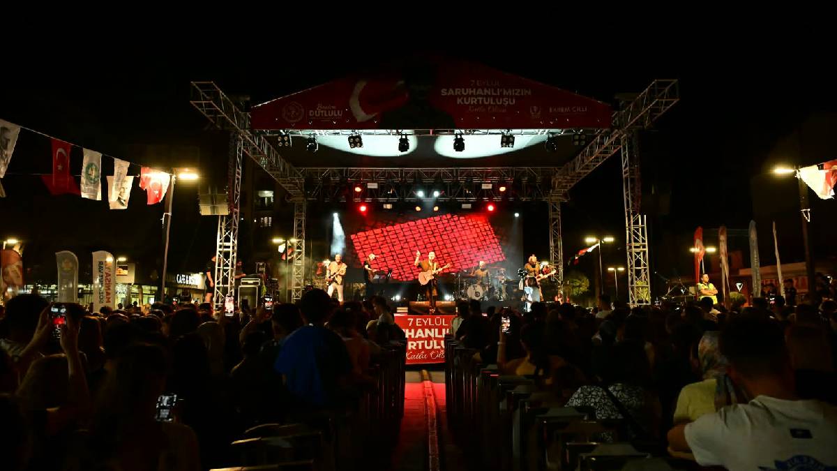 Saruhanlı’da kurtuluş coşkusu Yüksek Sadakat konseriyle taçlandı