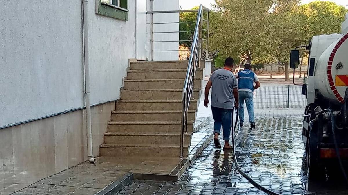 Burhaniye Belediyesi, okulları yeni eğitim yılına hazırladı