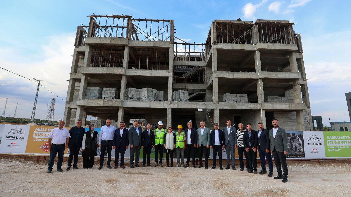 Şahin, Karkamış’ta yükselen Gazi Konut projesini inceledi