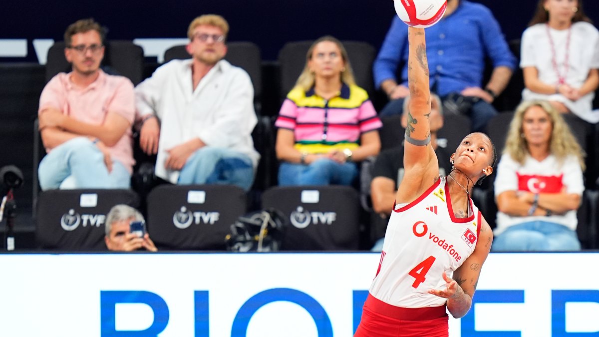 Melissa Vargas’tan tarihi seri