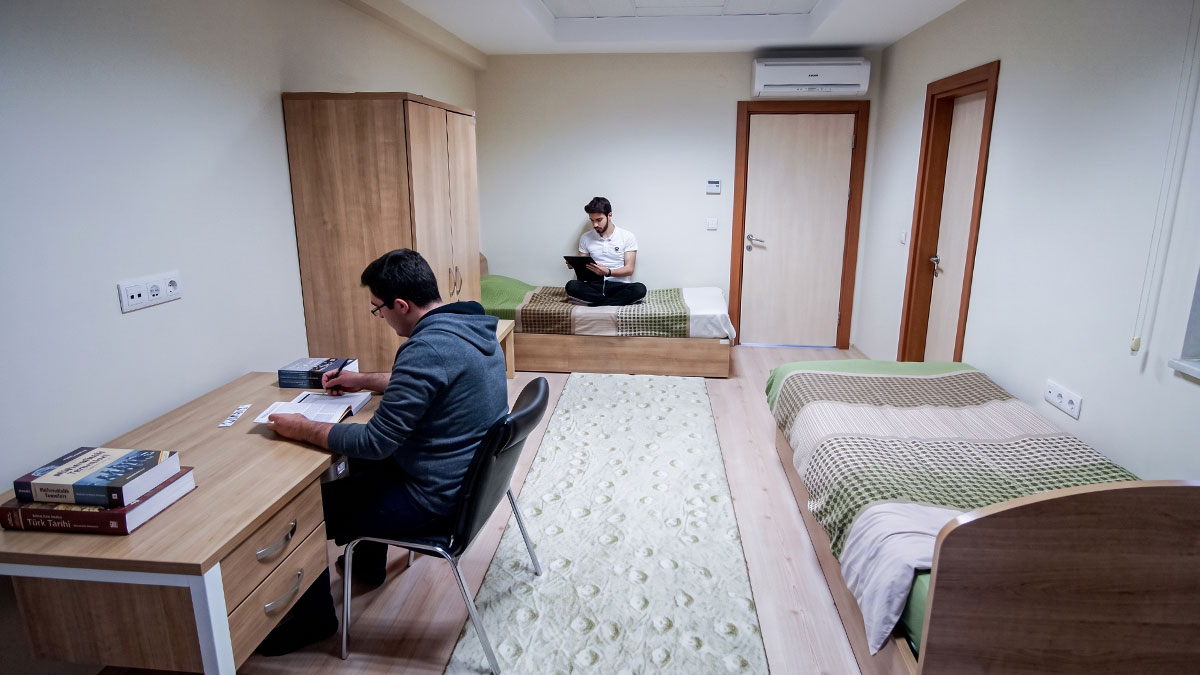 Şehir dışında üniversite kazananlara şok: Özel yurt ücretleri aylık 80 bin TL'ye dayandı