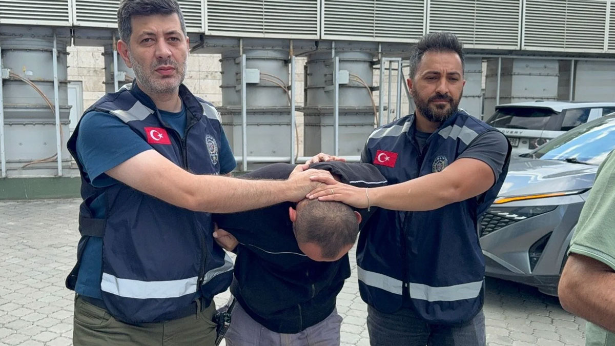 Mesai arkadaşını falçatayla ağır yaraladı