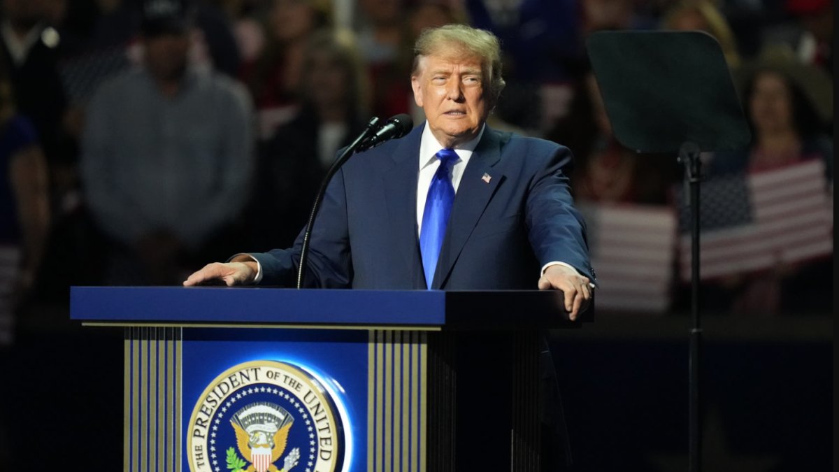 Seçimi kaybedeceğini anlayan Trump’tan görülmemiş vaat: Herkese 5 bin dolar