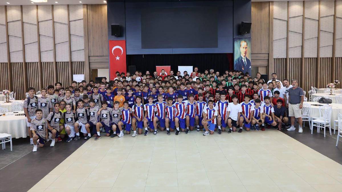Merkezefendi’de futbolun yeni sezon kuralları konuşuldu