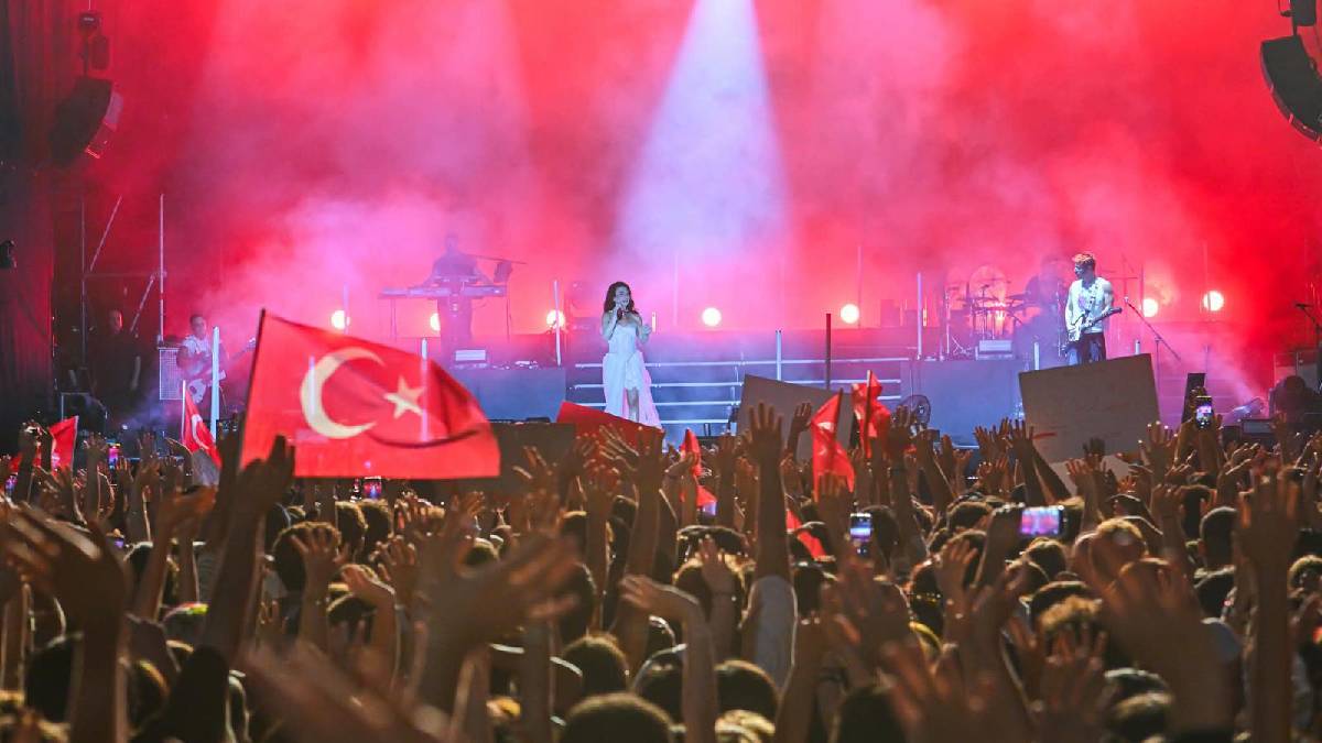 İEF’de 9 Eylül coşkusu sürüyor