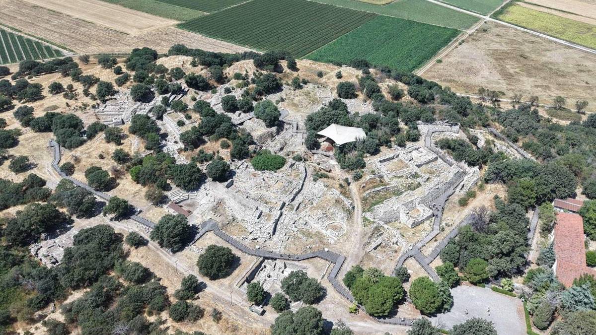 Troya’da heyecanlandıran keşif: 2 bin 800 yıllık agora gün yüzüne çıkıyor