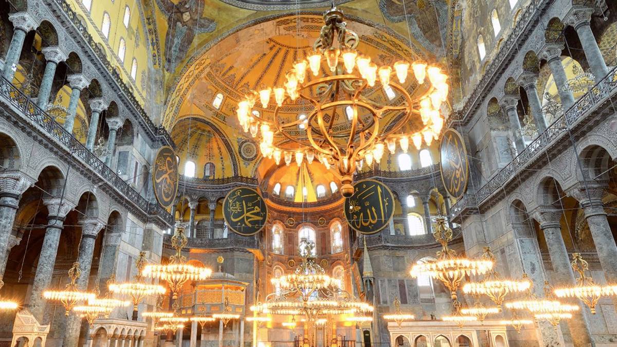 Ayasofya’nın mihrap bölümündeki kubbede güçlendirme başlıyor: İbadet ve ziyaret devam edecek mi?