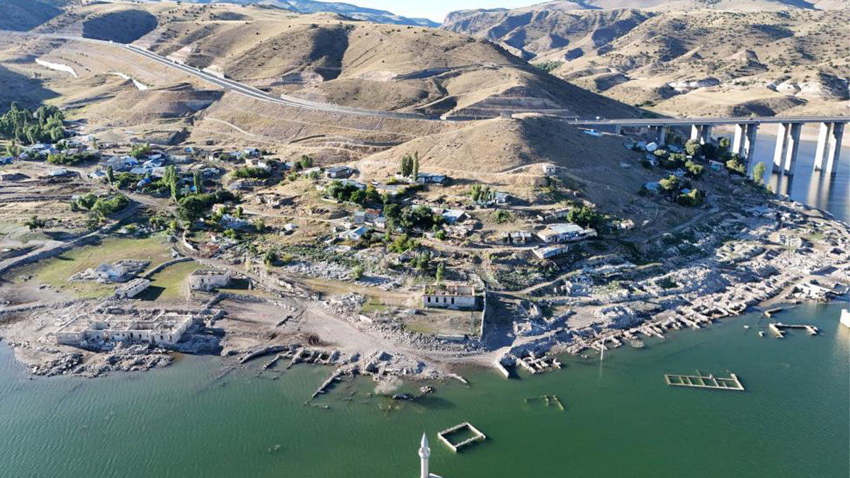 Sular çekildi, kayıp tarih ortaya çıktı: Kars'taki Karakurt Barajı'nda eski köy yeniden gün yüzünde!