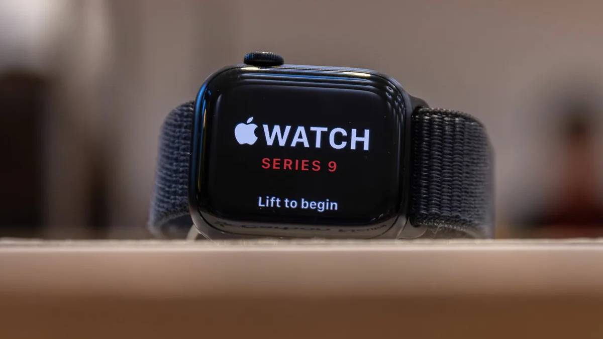 Apple Watch’ta “sürekli dinleme” tartışması: Kullanıcılar hukuki riskle karşılaşabilir