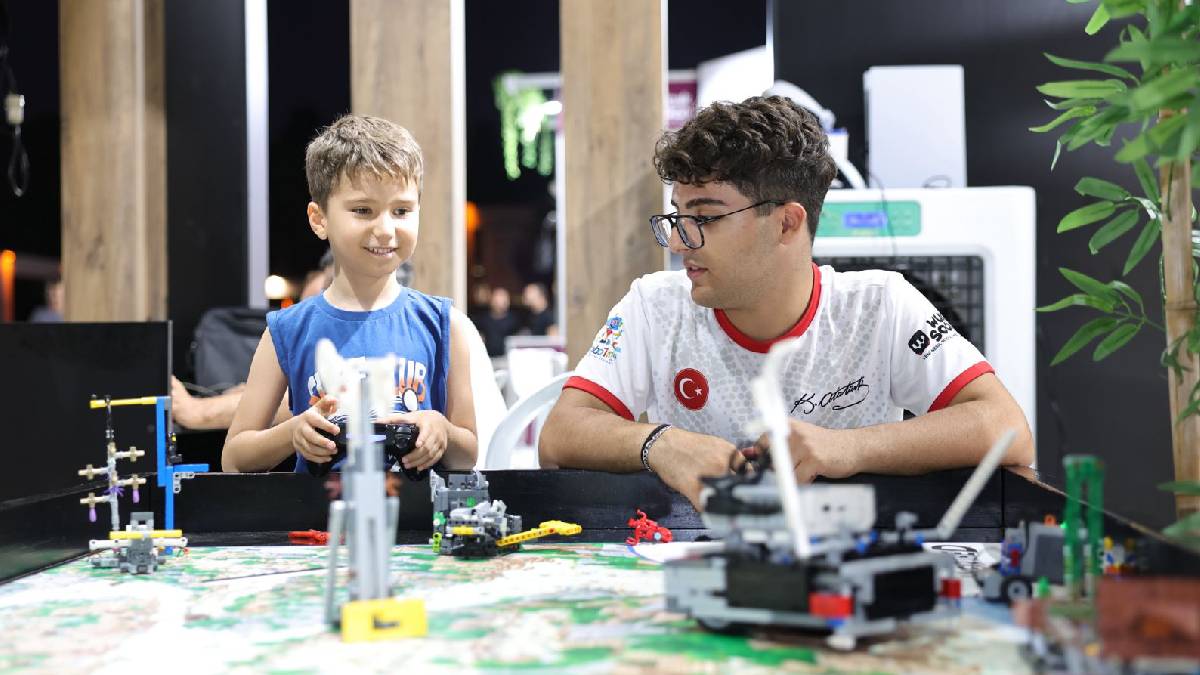 Bayraklı’nın kültür, sanat, teknoloji ve sporu fuarda buluştu