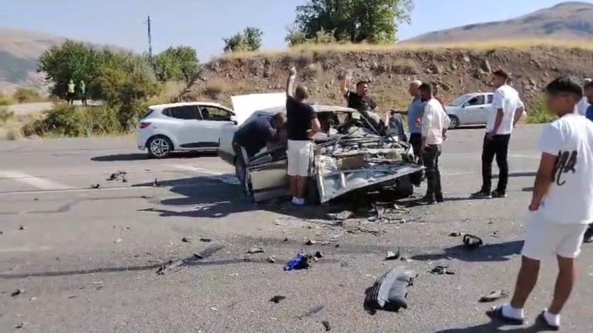 Malatya’da iki araç kafa kafaya çarpıştı: 2 yaralı