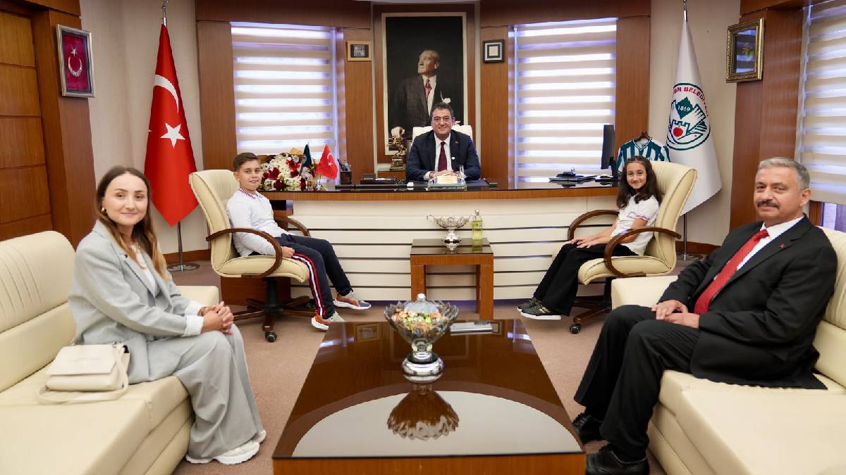 Minik öğrencilerden Başkan Köse’ye İlköğretim Haftası ziyareti