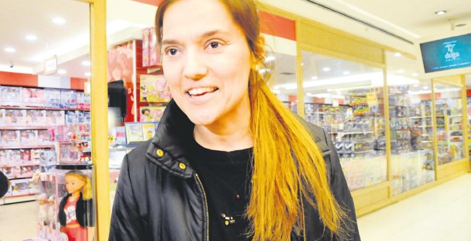 Demet Akalın'ın kurbağa eti faciası