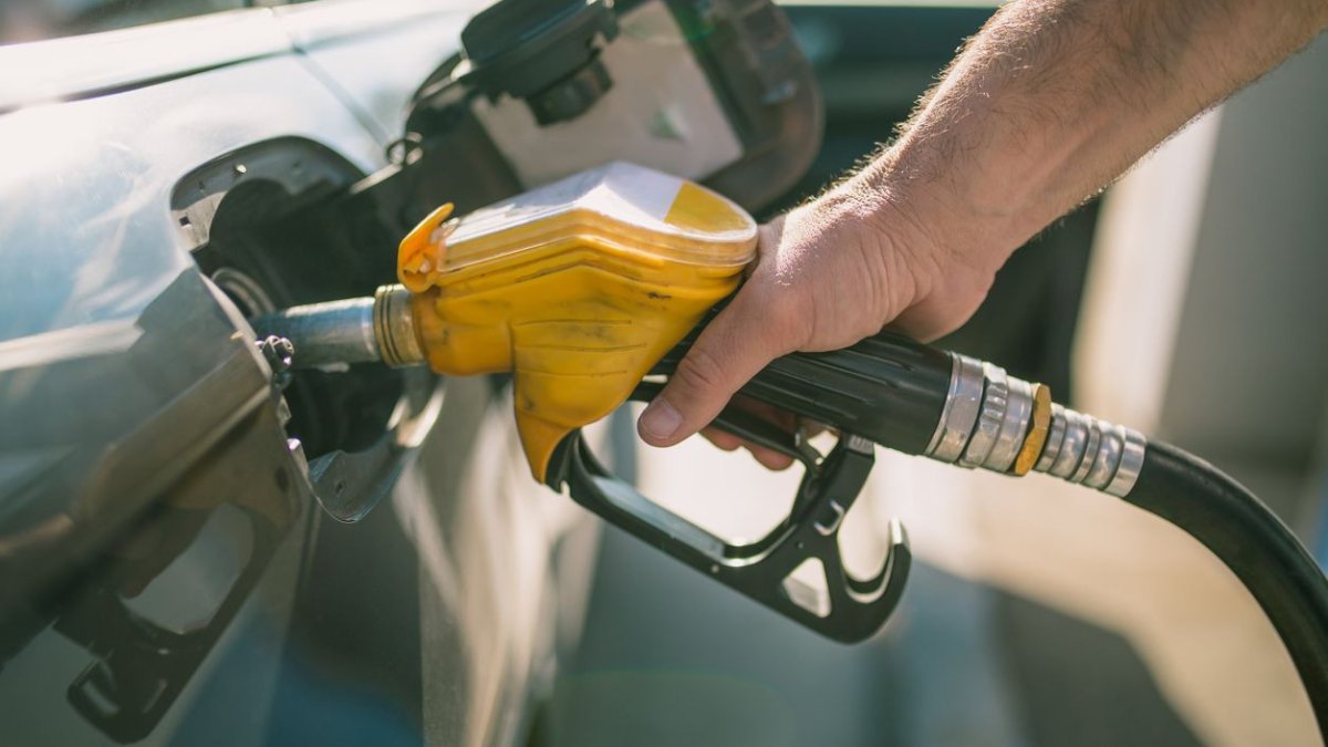Motorinde zam pompaya yansıdı: Fiyatlar 100 liraya dayandı