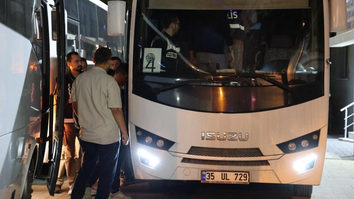 Seferihisar Belediyesi'ne operasyon: 47 şüpheli adliye sevk edildi