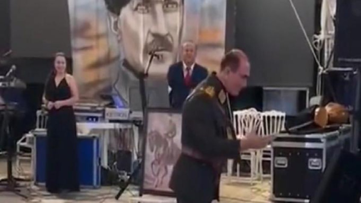 Atatürk'e benzeyen adam kim, düğünlerden ne kadar kazanıyor? Atatürk'e benzerliği ticarete döktü