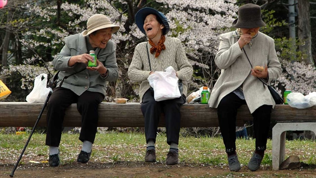 Japonya’da 100 yaşını aşanların sayısı ilk kez 100 bini geçti