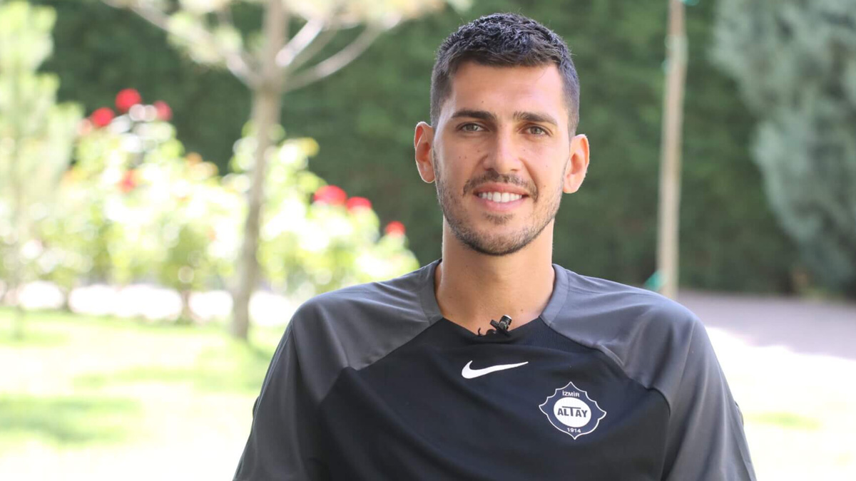 Ceyhun Gülselam futbola veda etti