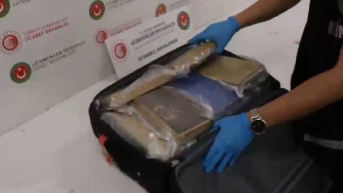 İstanbul Havalimanı’nda 51,5 kilo kokain ele geçirildi: 3 kişi yakalandı