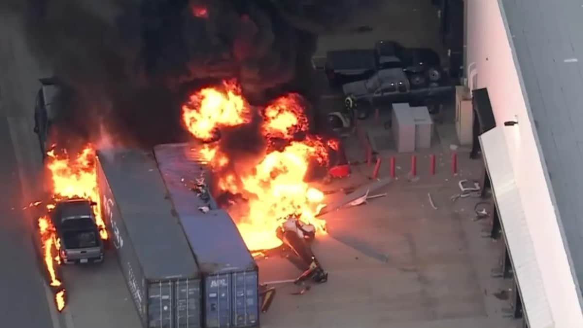 Los Angeles'ta canlı yayın helikopteri düştü: 3 kişi öldü, 1 kişi yaralandı