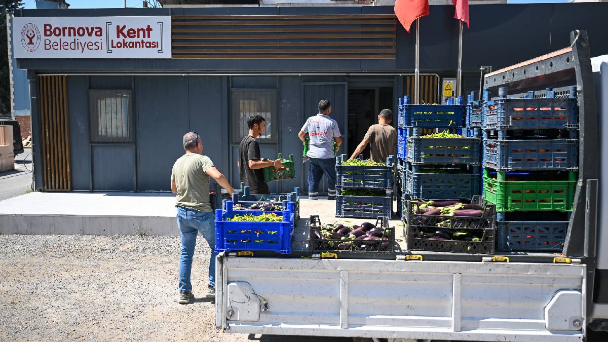Dayanışma Tarlası’nın bereketli mahsulleri Kent Market ve Kent Lokantalarında vatandaşla buluşuyor