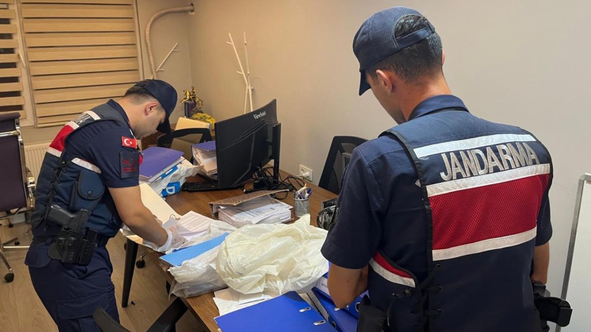 MİT'ten yasa dışı veri sorgulama operasyonu: 5 gözaltı