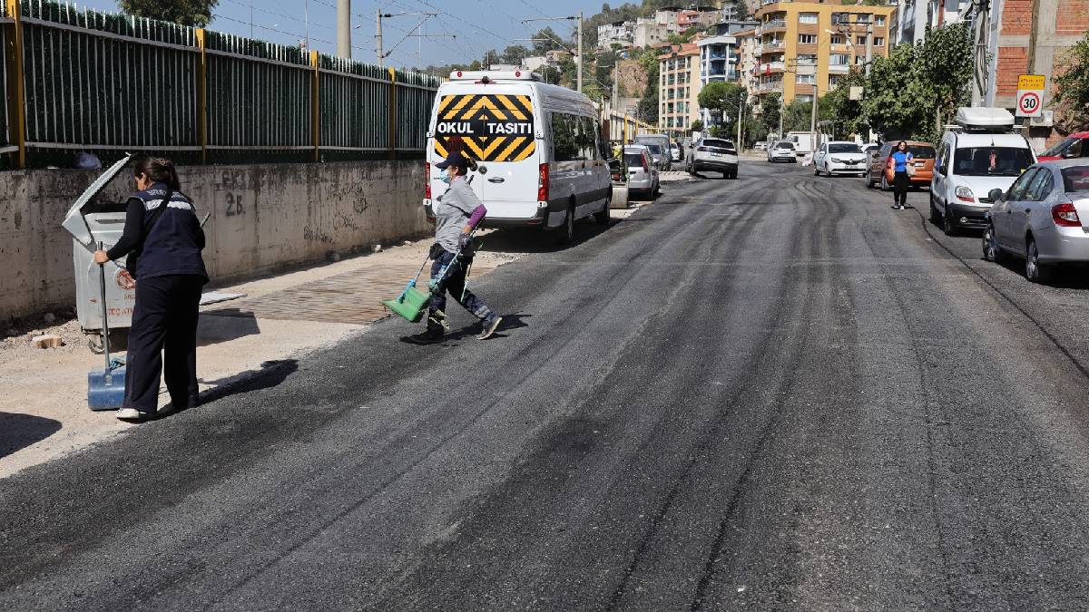 Bayraklı’da asfalt seferberliği sürüyor: 25 noktada tamamlandı, 5 noktada daha başlıyor