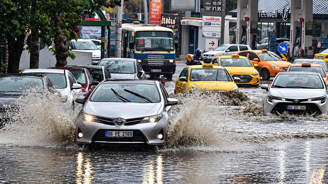 Son dakika! Meteoroloji’den 12 il için kuvvetli sağanak uyarısı: Sel, dolu ve yıldırıma dikkat