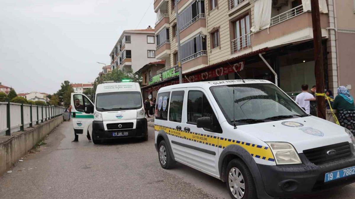 Çorum’da kadın cinayeti: Eşini çalıştığı markette tabancayla öldürüp, intihar etti