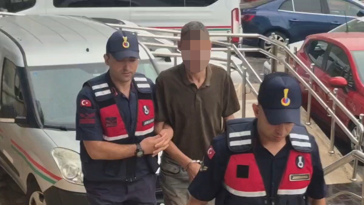 17 yaşındaki kız yatağa zincirli bulundu: Anne ve baba gözaltında