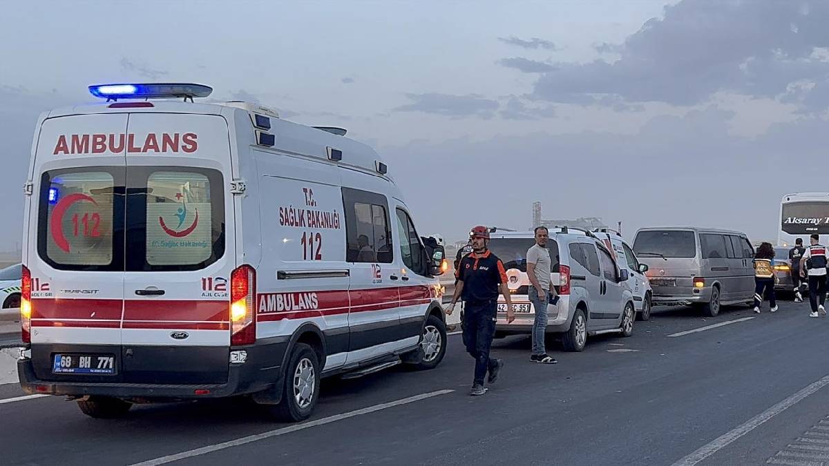 Aksaray’da kum fırtınası zincirleme kazaya yol açtı: 16 yaralı