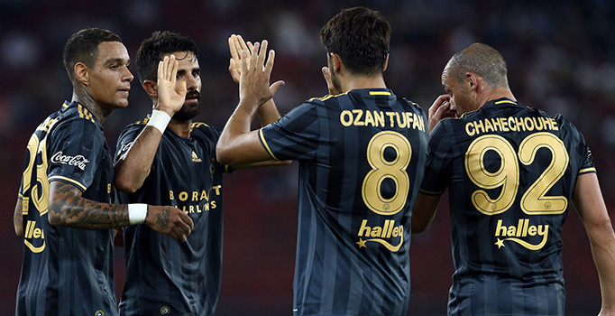 Fenerbahçe'de Advocaat'ın göndereceği ilk isim belli oldu