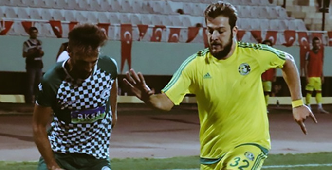 25 yaşındaki Batuhan Karadeniz görüntüsüyle şaşırttı