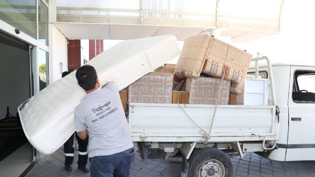 Burhaniye Belediyesinden ihtiyaç sahibi ailelere destek eli