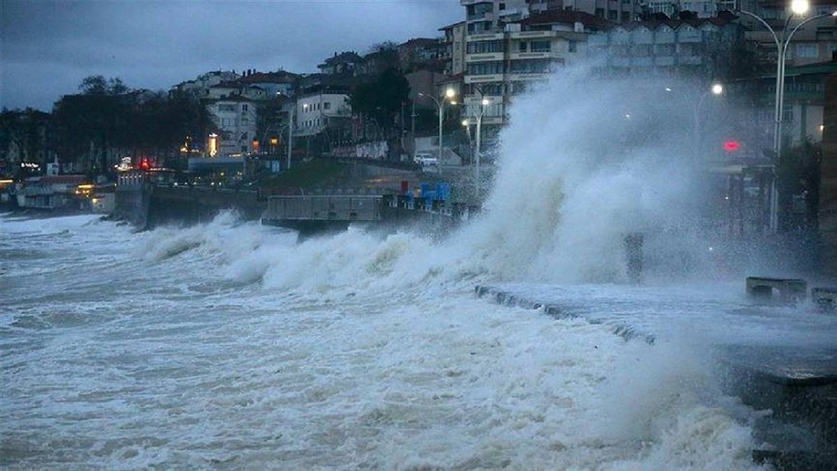 Meteoroloji’den kuvvetli yağış ve fırtına uyarısı: Doğu Karadeniz’de şiddetli yağış bekleniyor