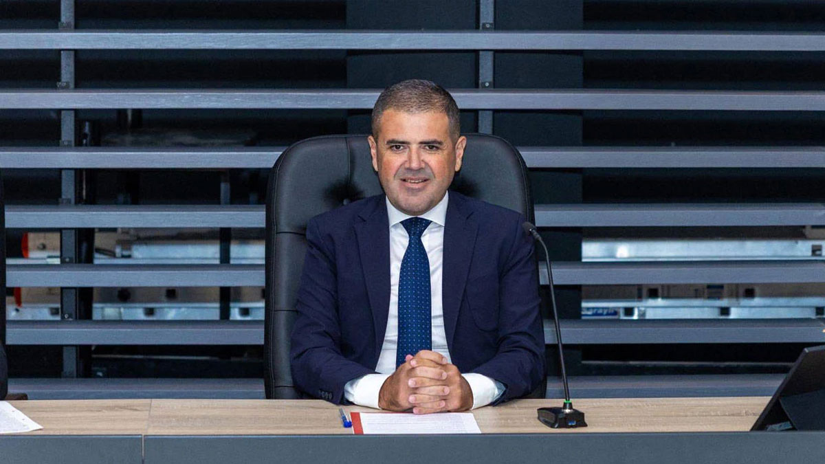 Mezitli Belediye Başkanı Ahmet Serkan Tuncer CHP'den ihraç edildi