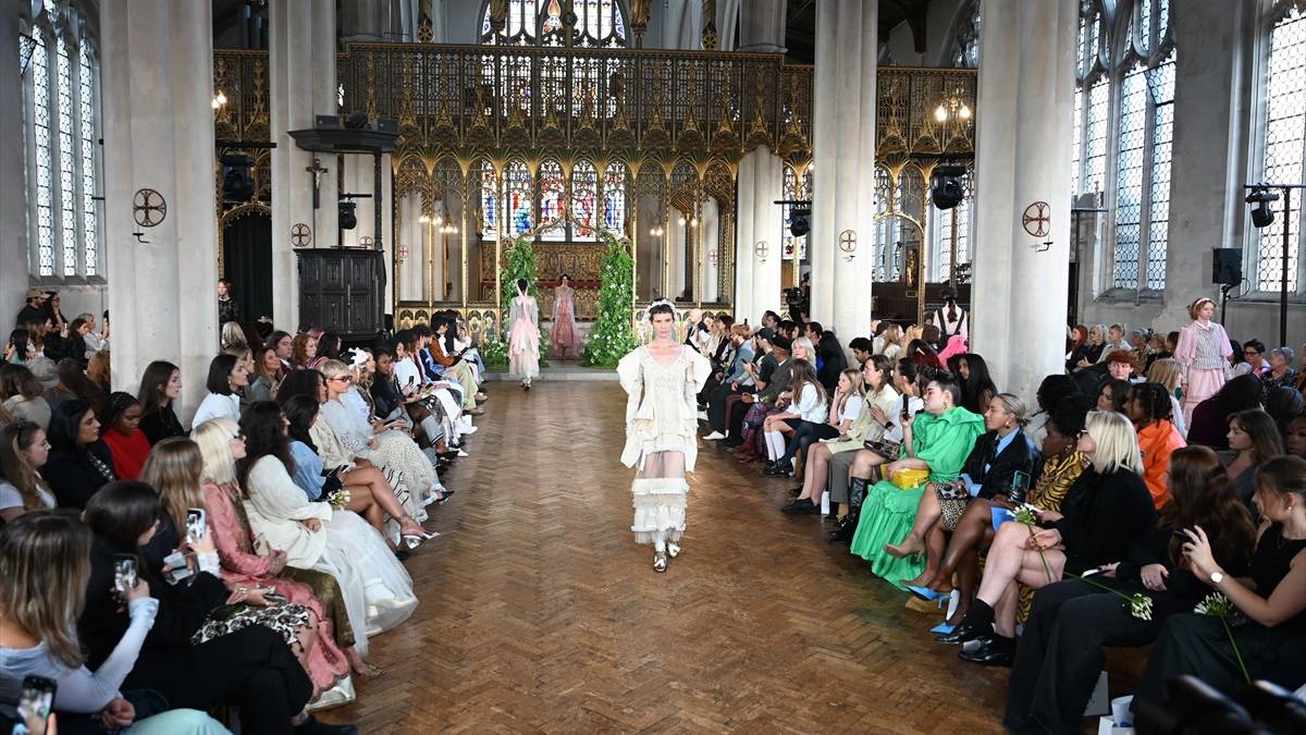 Başkan Fatma Şahin geleneği podyuma taşıdı: Gaziantep’in asırlık mirası Londra Moda Haftası’nda damga vurdu!