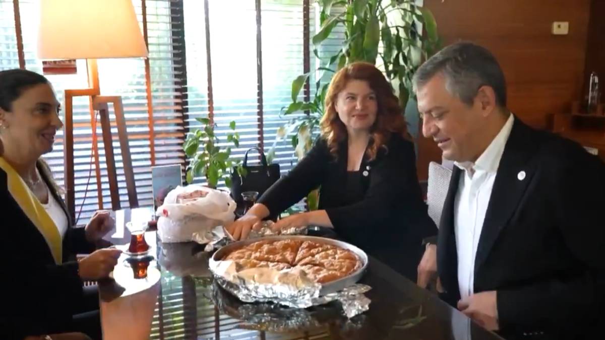 Özgür Özel’in “börek” görüntüleri gündem olmuştu: Ertesi sabah aynı sofraya oturdular