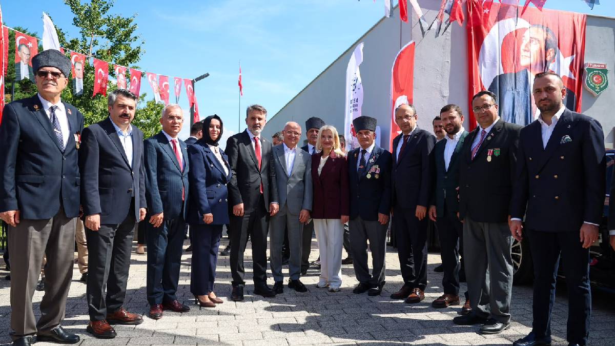 Başkan Vekili Biba, kahramanları anma törenine katıldı