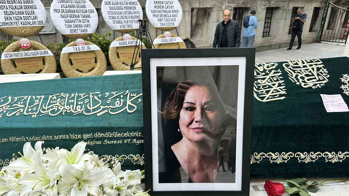 Aşk-ı Memnu'nun 'Arsen hala'sı Gülsen Tuncer son yolculuğuna uğurlandı