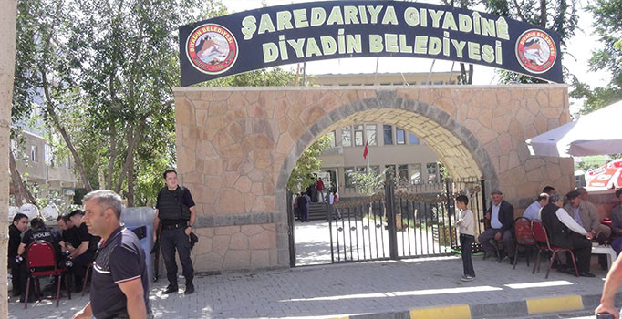 Soylu'dan Kürtçe tabela talimatı: Meselemiz terördür, Kürtçe bizim dilimizdir