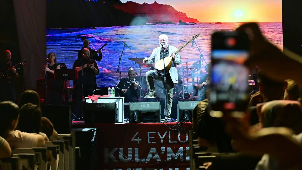 Kurtuluş haftası etkinlikleri Onur Akın konseriyle sona erdi
