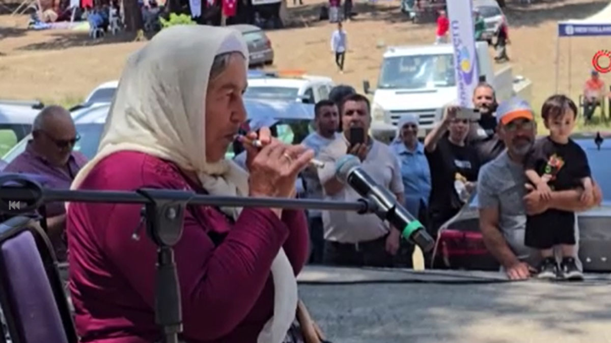7 yaşında keçi güderken başladı: "Yaşayan insan hazinesi" Halime Özke kadim geleneği tek başına sırtlıyor